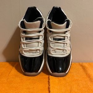 Jordan 11 low concord